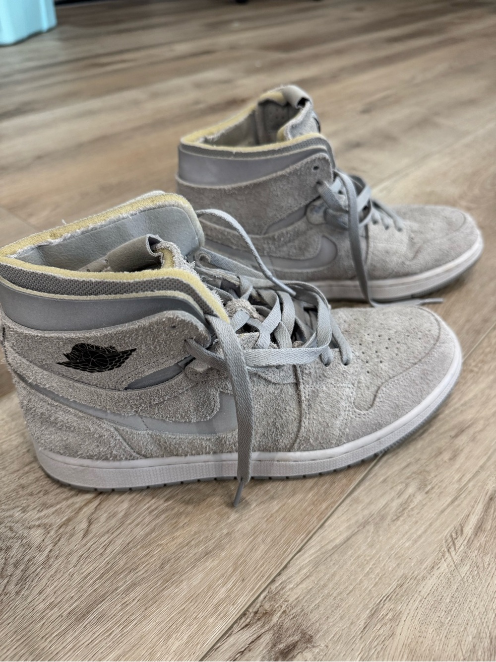 Womens Jordan 1 High-Top Zoom comfort Suede Sneakers in Light Gray